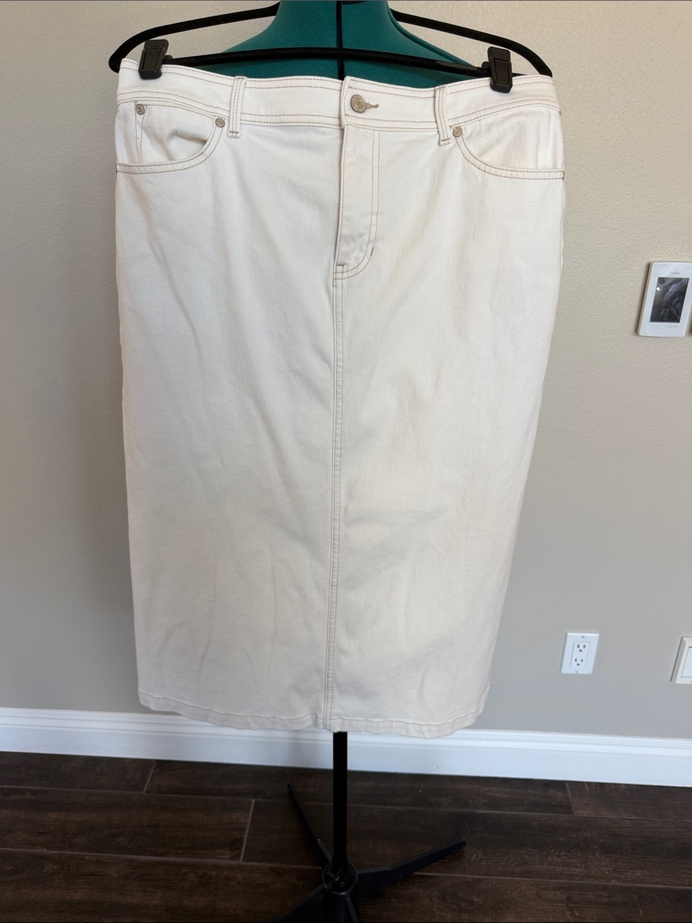 Classic Cream Pencil Skirt